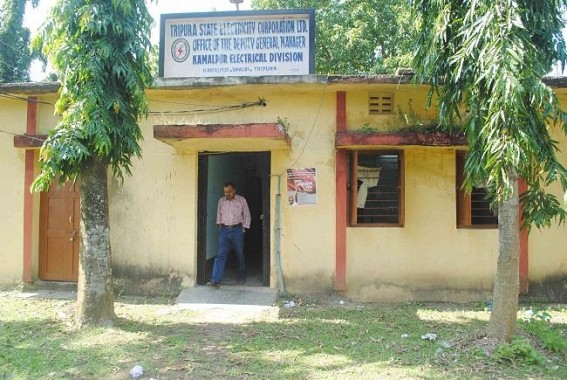 Kamalpur : Audit team visited TSECL again today : Seized documents Kamalpur : Audit team visited TSECL again today : Seized documents
